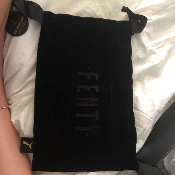 Fenty Slides - Picture 4 of 5